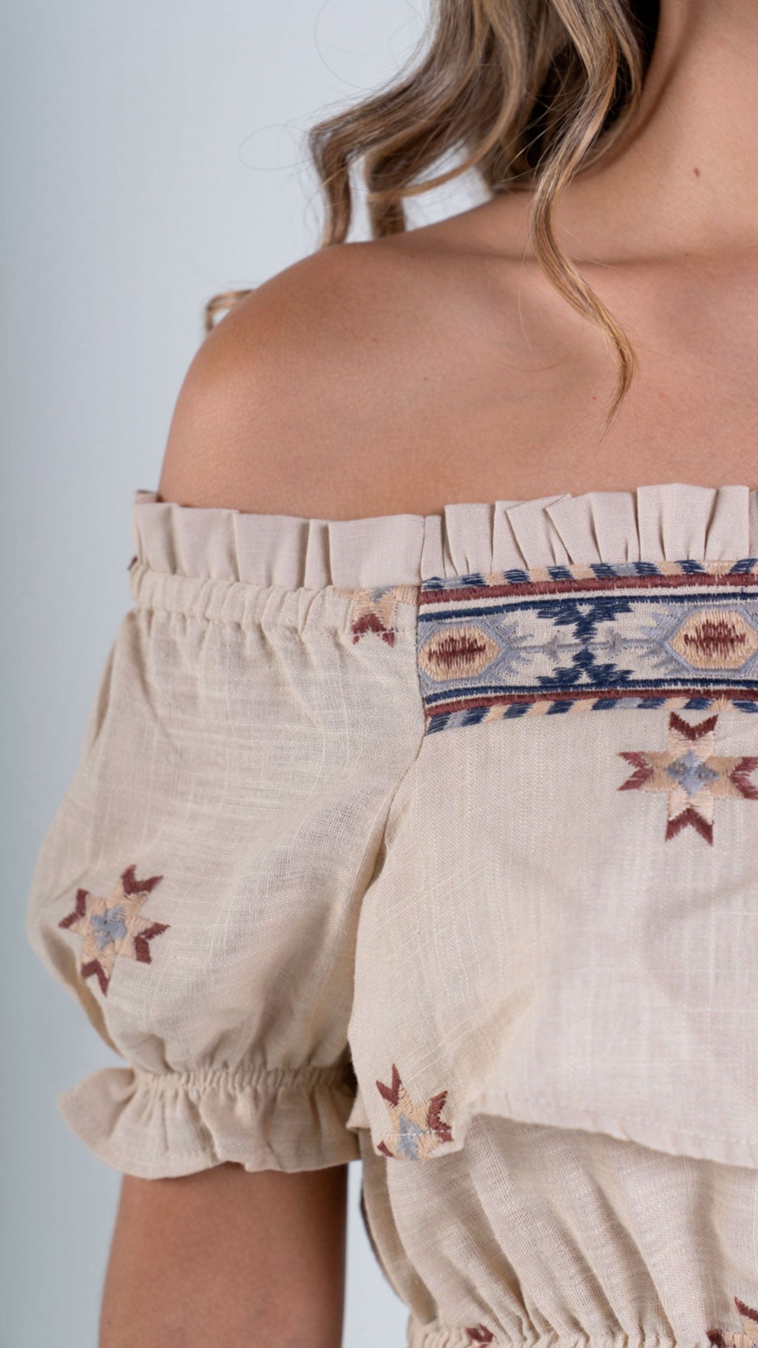 P3970 BLUSA LINO BORDADO CAMEL