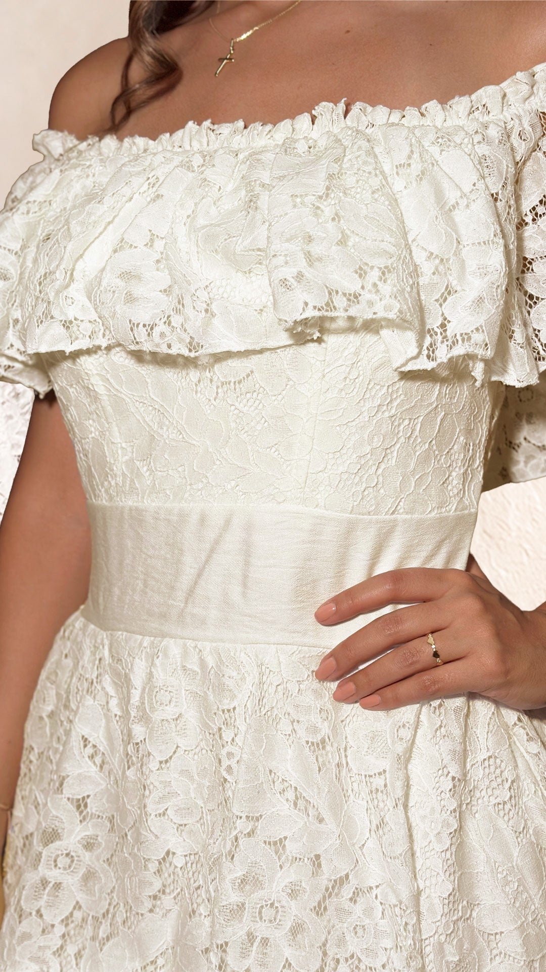 P74536 VESTIDO BLONDA CREMA
